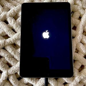 iPad 3 mini like new